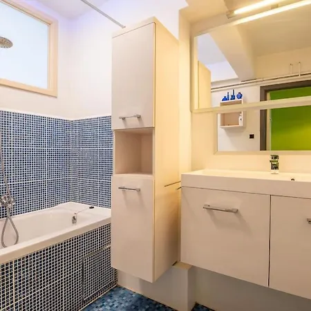 Apartment Spacious For 7 People
