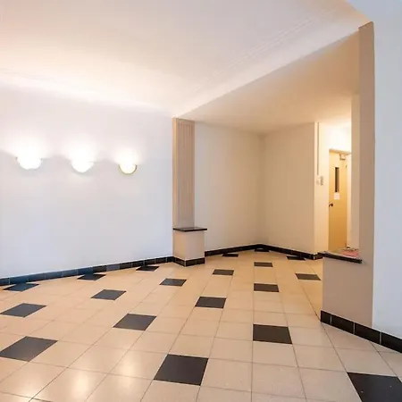 Apartment Spacious For 7 People Ostend
