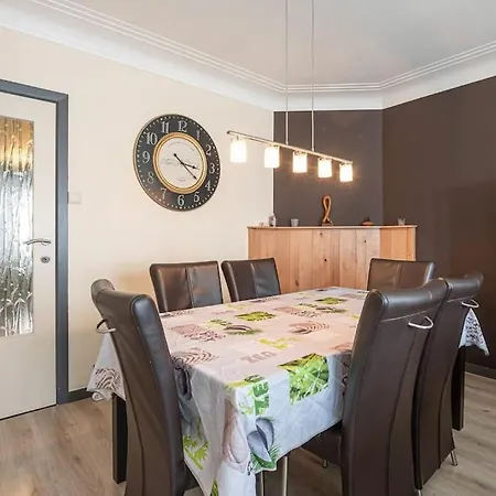 Spacious For 7 People Ostend