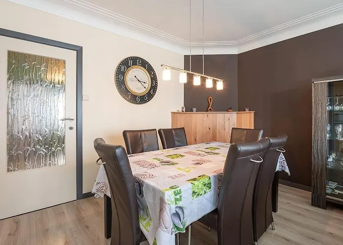 Spacious For 7 People Остенде