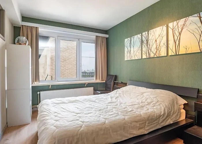 Spacious For 7 People Остенде