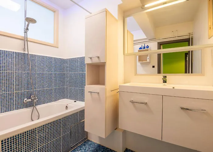 Spacious For 7 People Остенде