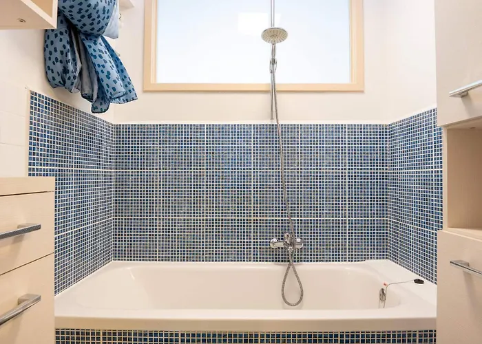 Апартаменти Spacious For 7 People *